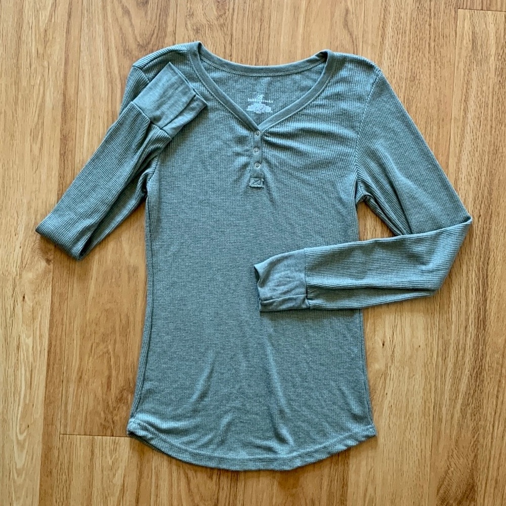 Bobbie Brooks Long Sleeve Olive Henley • M